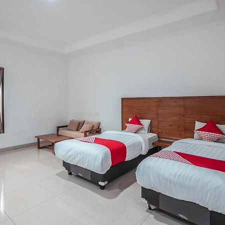 Super Oyo 686 Bunga Karang Hotel Бекасі Екстер'єр фото