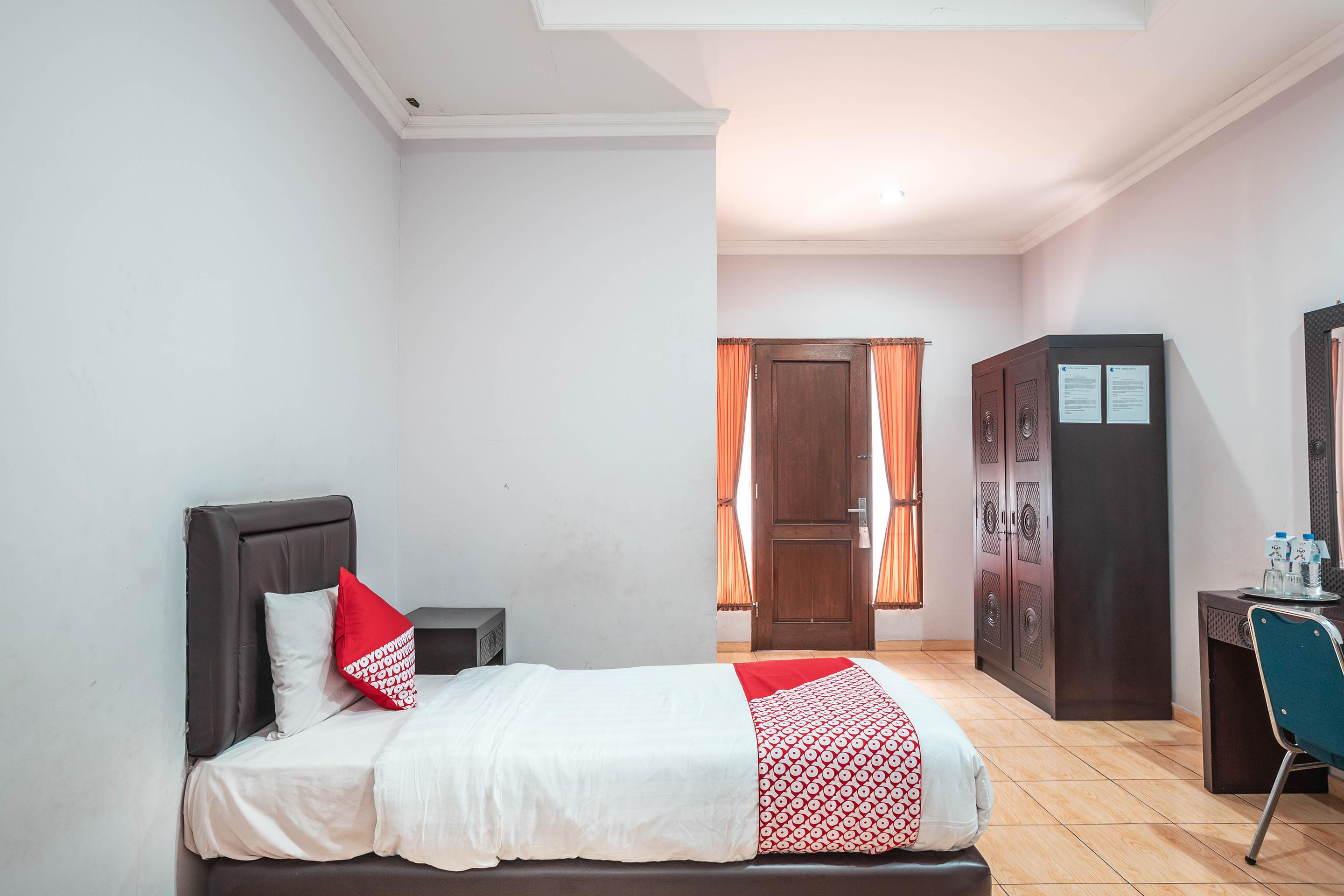 Super Oyo 686 Bunga Karang Hotel Бекасі Екстер'єр фото