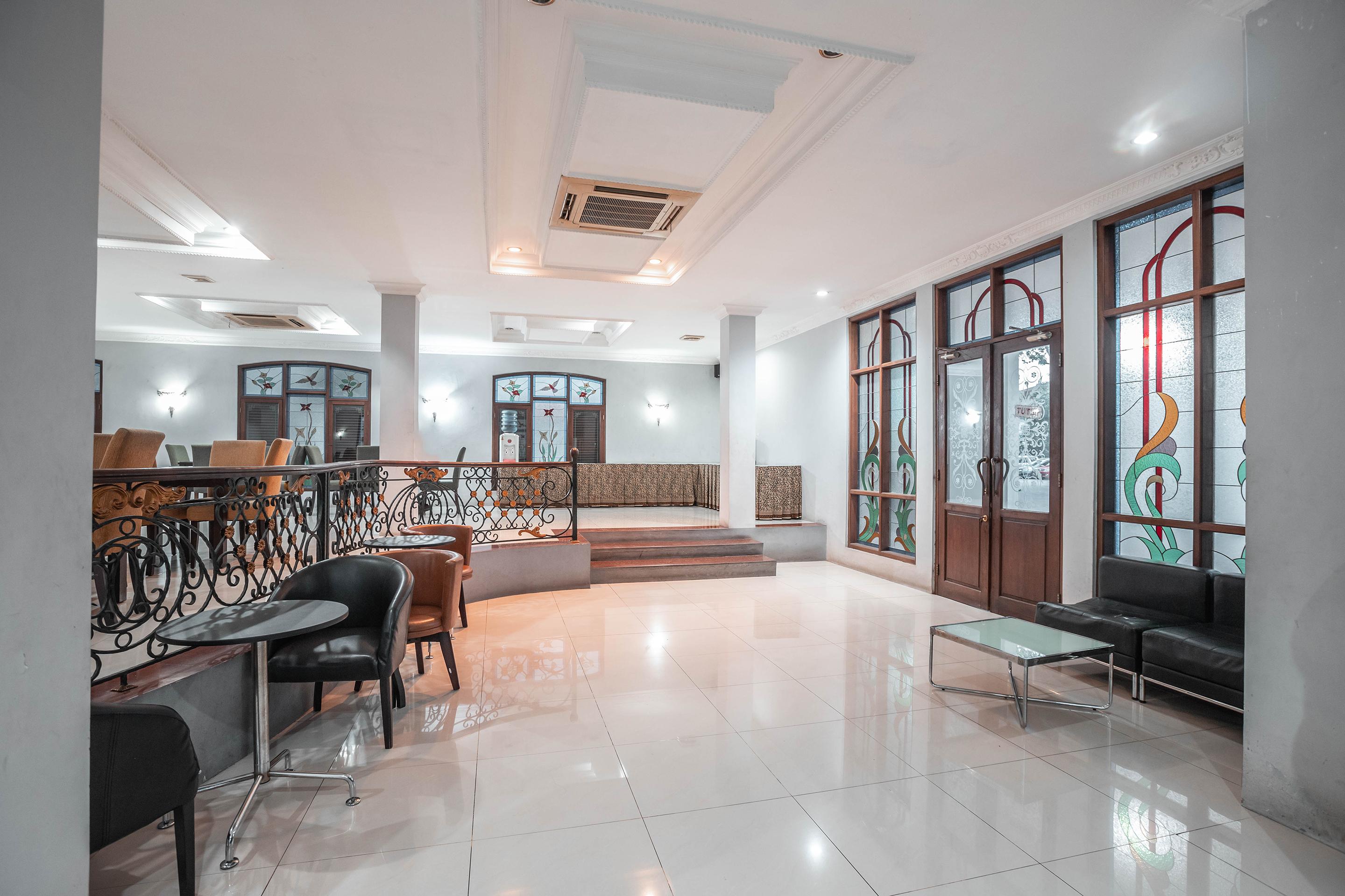 Super Oyo 686 Bunga Karang Hotel Бекасі Екстер'єр фото