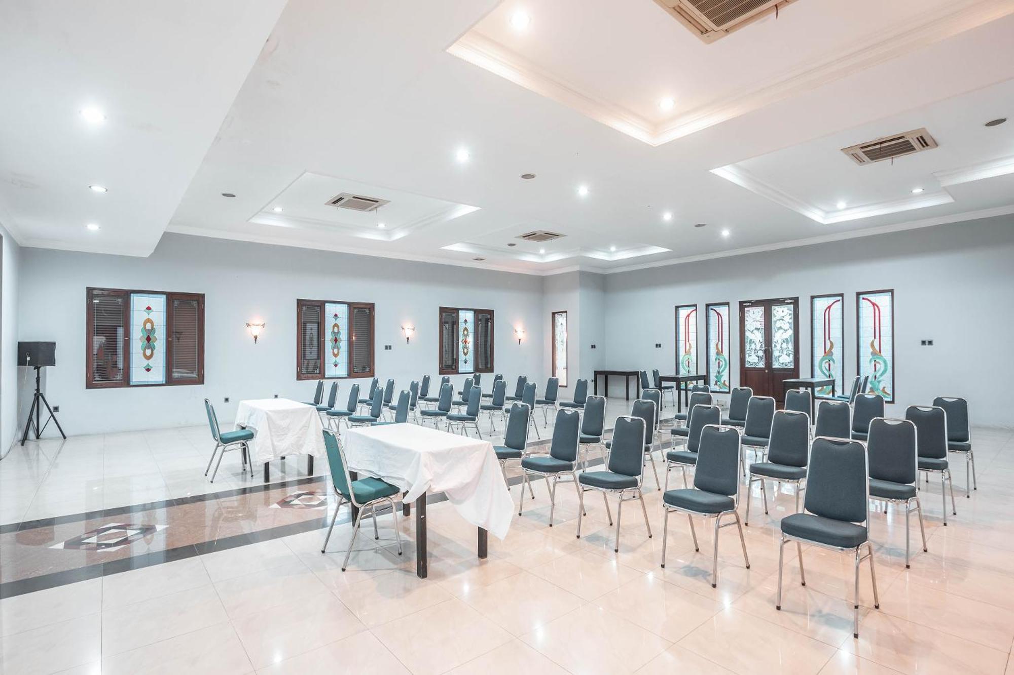 Super Oyo 686 Bunga Karang Hotel Бекасі Екстер'єр фото