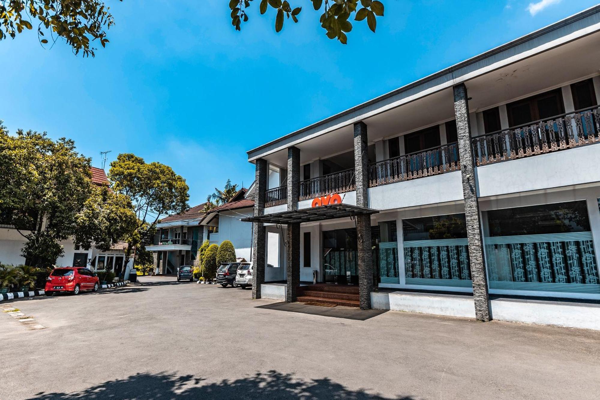 Super Oyo 686 Bunga Karang Hotel Бекасі Екстер'єр фото