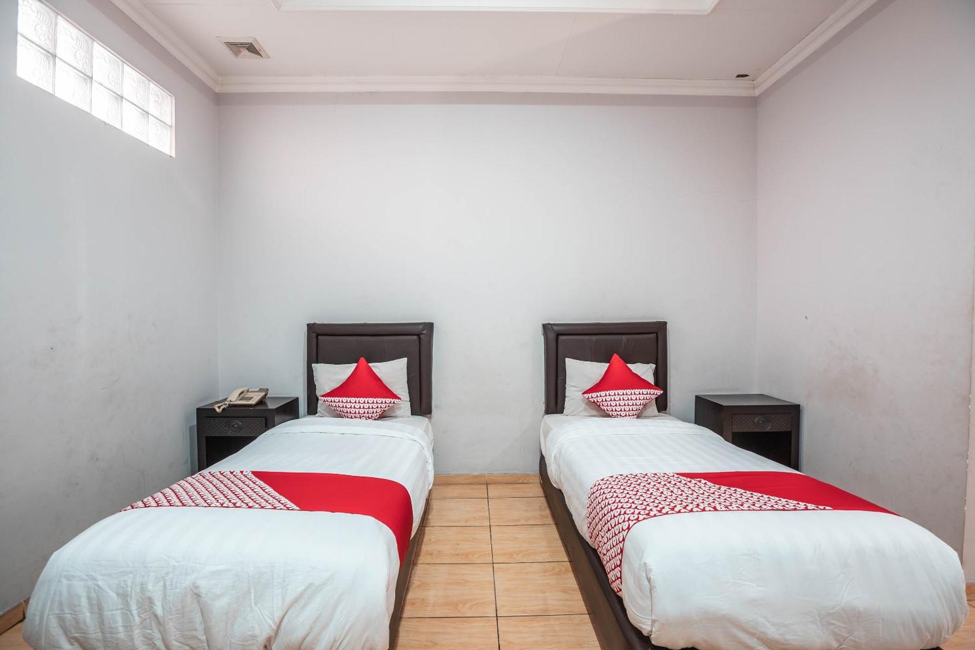 Super Oyo 686 Bunga Karang Hotel Бекасі Екстер'єр фото