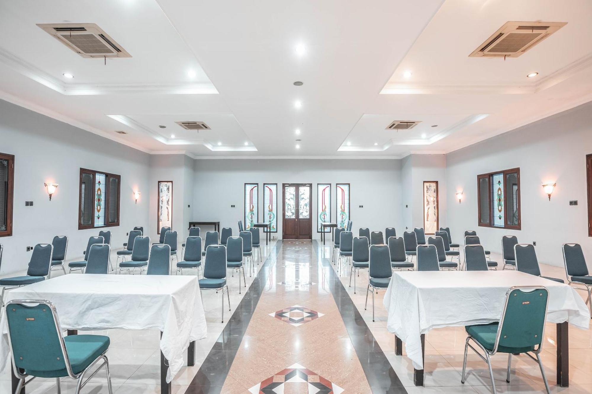 Super Oyo 686 Bunga Karang Hotel Бекасі Екстер'єр фото