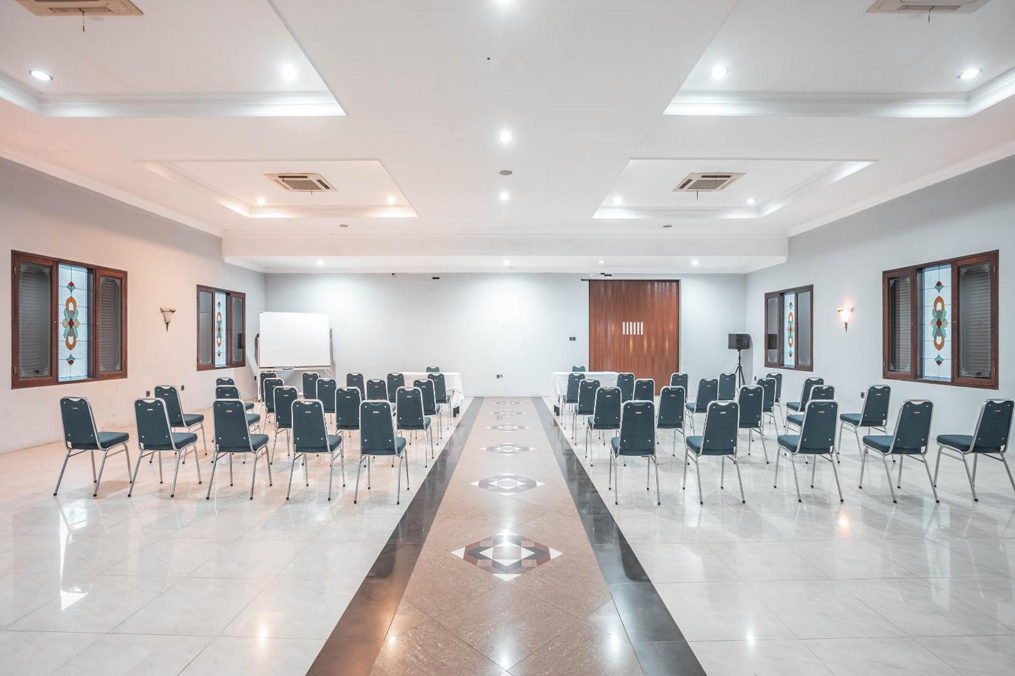 Super Oyo 686 Bunga Karang Hotel Бекасі Екстер'єр фото