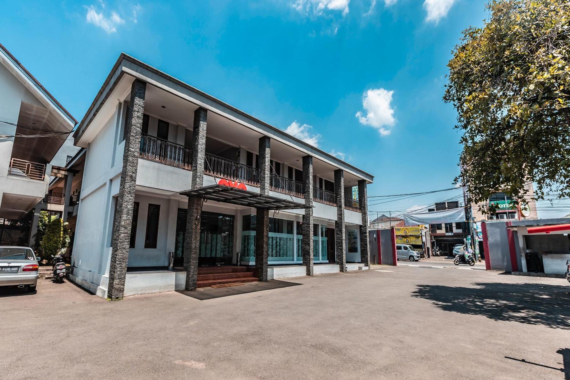 Super Oyo 686 Bunga Karang Hotel Бекасі Екстер'єр фото
