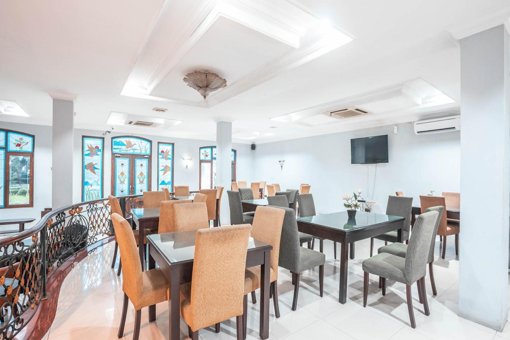 Super Oyo 686 Bunga Karang Hotel Бекасі Екстер'єр фото