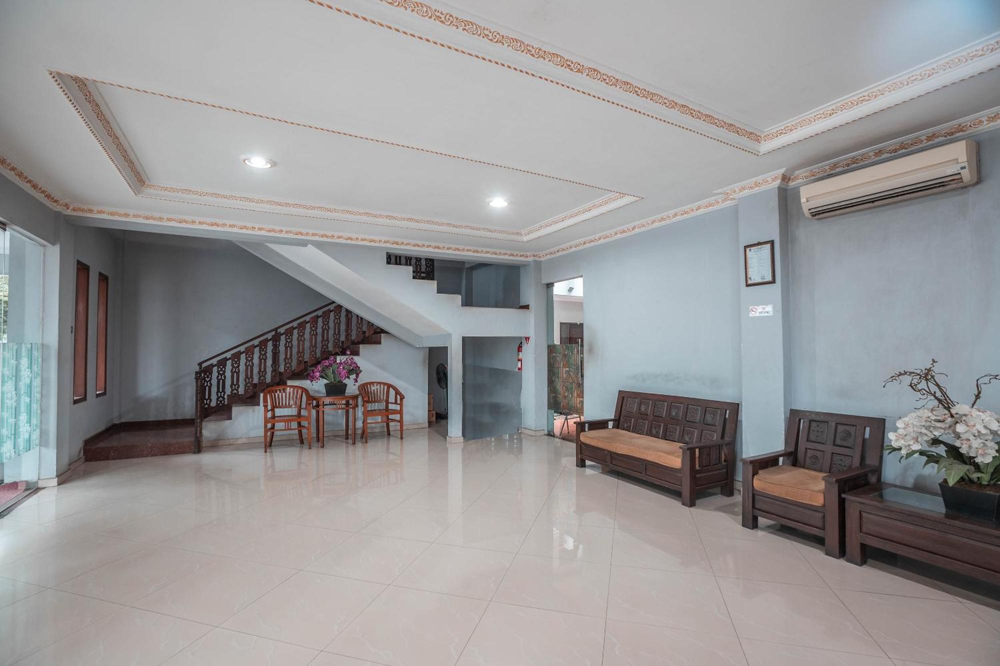 Super Oyo 686 Bunga Karang Hotel Бекасі Екстер'єр фото