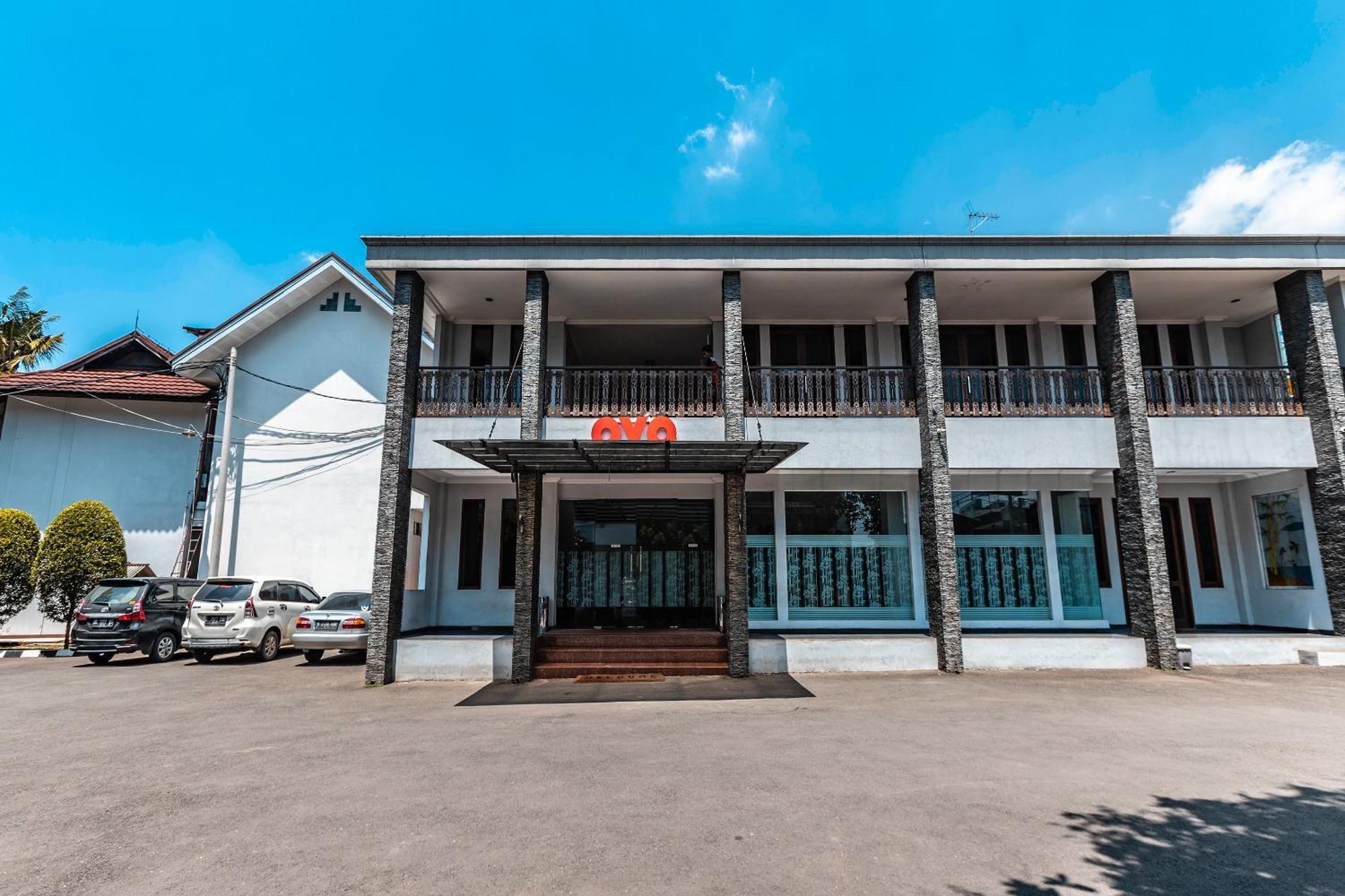 Super Oyo 686 Bunga Karang Hotel Бекасі Екстер'єр фото